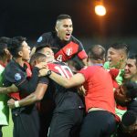 Peru celebra gol ante Paraguay