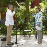 Quiero invitarla a que, con su talante y su gerencia, saque adelante los grandes proyectos que necesita el país, dijo el Presidente Iván Duque al posesionar a la nueva Ministra del Interior, Alicia Arango.

 

Fotografía: César Carrión – PRESIDENCIA