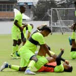 La plantilla naranja, aquí de verde, solo piensa en la recuperación y a eso saldrán este domingo, cuando enfrente a Bucaramanga.