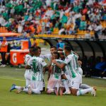 Tres veces celebraron los verdolagas en el clásico antioqueño que, además, los dejó en el liderato de la Liga.