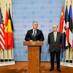 El Presidente Iván Duque subrayó  que en la lucha contra las drogas, el trabajo que se hace con Estados Unidos es coordinado y de corresponsabilidad. Lo acompaña el Embajador de Colombia ante la ONU, Guillermo Fernández  de Soto.

 

Fotografía: Efraín Herrera- PRESIDENCIA