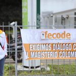 Maestros protestan en calle y en redes