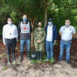 A una comisión humanitaria conformada por la Defensoría del Pueblo, la Cruz Roja colombiana y la Iglesia fue entregada en el Piedemonte Araucano la Cabo del Ejército Nubia Alejandra López Correa, de 23 años, quien estaba en poder del ELN desde el pasado 07 de junio. Foto Cortesía Defensoría del Pueblo
