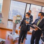 Minsalud hace entrega anticipada de ventiladores a la alcaldesa de Bogotá.