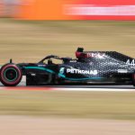 El piloto de Mercedes, Lewis Hamilton, participa en la segunda práctica del Circuit de Barcelona-Catalunya de la Fórmula 1, en Barcelona, Cataluña, España.  Josep Lago/ REUTERS