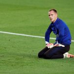 FMarc-Andre ter Stegen durante el calentamiento previo al partido entre el FC Barcelona v Atlético . REUTERS/Albert Gea