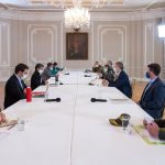 El Presidente Iván Duque se reunió este viernes, en la Casa de Nariño, con la Alcaldesa de Bogotá, Claudia López, para analizar los recientes hechos de orden público ocurridos en la capital del país.
Foto: Efraín Herrera - PRESIDENCIA
