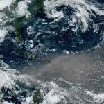 Nube de polvo del Sahara sobre el Océano Atlántico. (NOAA - HANDOUT AGENCIA ANADOLU)