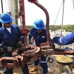 Empleados trabajan en el campo petrolero Rubiales, en el departamento del Meta.REUTERSJosé Miguel Gómez