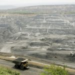 Experto de la ONU insta a Colombia a suspender algunas operaciones de mina del Cerrejón
Un camión transporta carbón en la mina de Cerrejón cerca de Barrancas, en el departamento de la Guajira,REUTERS/José Miguel Gómez