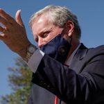 El jefe de Gabinete de la Casa Blanca, Mark Meadows, en el Centro Médico Militar Nacional Walter Reed en Bethesda, Maryland, Estados Unidos,REUTERS/Ken Cedeno/