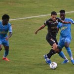 Yonatan Murillo de Jaguares disputa el balón con Andres Arroyo de Cali durante partido por la fecha 11 Liga BetPlay DIMAYOR I 2020 entre Jaguares de Córdoba F.C. y Deportivo Cali FotoVizzorImage / Andres Felipe Lopez / Cont