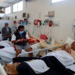 Pacientes de COVID-19 descansando en sus camas en una Unidad de Cuidados Intensivos (UCI) en el Hospital Dr. Alberto Antranik Eurnekian, en Buenos Aires. REUTERS/Agustin Marcarian/Archivo