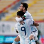 Joaquin Correa celebrando con Lionel Messi tras marcar el segundo gol de Argentina ante Bolivia. Juan Karita/Pool via Reuters