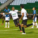 Celebración del gol del Once Caldas entre Dayro Moreno y Roberto Ovelar frente a Boyacá Chico en partido por la fecha 15 de la Liga BetPlay DIMAYOR I 2020 Foto VizzorImage/ Macgiver Baron / Contribuidor