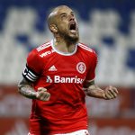 En el minuto 53, en el último juego del partido, Tricolor tuvo un penalti a su favor. Diego Souza entró en la colección y convirtió, mandando la esquina derecha de la portería colombiana, decretando el empate 1-1 en la Arena.