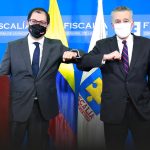 Fiscal General de la Nación, Francisco Barbosa Delgado, y el embajador de los Estados Unidos, Philip S. Goldberg,