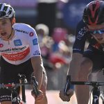 Tao Geoghegan Hart vence en Sestriere.