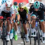 En polémico esprint en el que se ha impuesto Sam Bennett fue descalificado y le dió la victoria a Pascal Ackermann