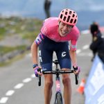 Hugh Carthy triunfa en el Angliru