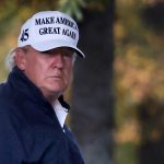 Donald Trump después de que los medios de comunicación declararan al candidato presidencial demócrata, Joe Biden, como ganador de las elecciones presidenciales de Estados  REUTERS/Carlos Barria