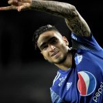 Cristian Arango de Millonarios celebra después el primer gol de su equipo durante partido por la fecha 19 de la Liga BetPlay DIMAYOR 2020 entre Deportivo Pereira y Millonarios F.C. jugado en el estadio Hernán Ramírez Villegas de Pereira. Foto VizzorImage / Ricardo Vejarano / Cont