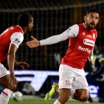 Andrés Pérez celebra el gol del triunfo de Independiente Santa Fe 1-0 al Deportes Tolima, en partido de la fecha 19 por la Liga BetPlay DIMAYOR 2020 en el estadio Nemesio Camacho Foto VizzorImage / Luis Ramírez / Staff.
