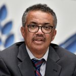 El jefe de la Organización Mundial de la Salud (OMS), Tedros Adhanom Ghebreyesus, asiste a una conferencia de prensa organizada por la Asociación de Corresponsales de las Naciones Unidas en Ginebra, en medio del brote de COVID-19, causado por el nuevo coronavirus, en la sede de la OMS en Ginebra, Suiza Fabrice Coffrini / Pool a través de REUTERS / Foto de archivo