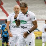 Dayro Moreno del Once celebra después de anotar el primer gol de su equipo durante partido por la fecha 2 de la Liguilla BetPlay DIMAYOR 2020 entre Once Caldas y Boyacá Chicó F.C. jugado en el estadio Palogrande de Manizalez. Foto VizzorImage / John Jairo Bonilla / Cont