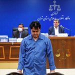 Ruhollah Zam, un periodista disidente capturado en lo que Teherán llama "operación de inteligencia", en su juicio en Teherán, Irán, 2 de junio de 2020. Agencia de Noticias Mizan/WANA (West Asia News Agency) vía Reuters