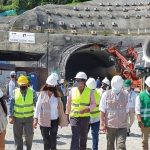 Un parte positivo dio la Vicepresidente Marta Lucía Ramírez sobre las obras del proyecto Pacífico 1, que inspeccionó –este martes– con el presidente de la Agencia Nacional de Infraestructura (ANI), Manuel Felipe Gutiérrez. Desde el túnel de Amagá, donde monitoreó avances, sostuvo que ya se superó la mitad del camino, con una ejecución del 58,61%.