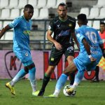 Wilder Guizao, Diomar Diaz de Jaguares de Córdoba F.C. y Bruno Teliz de Atlético Bucaramanga disputan el balón durante partido entre Jaguares de Córdoba F. C. y Atlético Bucaramanga de la fecha 2 por la Liga BetPlay DIMAYOR I 2021, en el estadio Jaraguay de Montería de la ciudad de Monteria Foto VizzorImage / Andres Lopez / Cont.