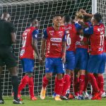 Jugadores del Medellín celebran después de anotar el primer gol durante partido por la fecha 3 de la Liga BetPlay DIMAYOR I 2021 entre Atlético Bucaramanga y Deportivo Independiente Medellín jugado en el estadio Alfonso López de Bucaramanga Foto VizzorImage / Jaime Moreno / Cont