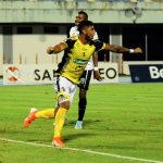Jairo Molina de Alianza Petrolera, celebra el gol anotado a Rionegro Aguilas Doradas, durante partido Alianza Petrolera y Rionegro Aguilas Doradas, de la fecha 4 por la Liga BetPlay DIMAYOR I 2021 en el estadio Daniel Villa Zapata de Barrancabermeja. Foto VizzorImage / Jose D. Martinez / Cont.