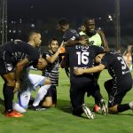 German Mera de Atlético Junior celebra con sus compañeros de equipo el segundo gol anotado al Envigado F. C., durante partido entre Envigado F. C. y Atlético Junior de la fecha 6 por la Liga BetPlay DIMAYOR I 2021, en el estadio Polideportivo Sur de Envigado Foto VizzorImage / Juan A Cardona/ Cont.