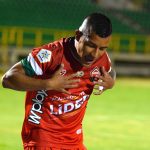 Cristian Barrios de Patriotas Boyacá celebra después de anotar  el gol de su equipo durante partido por la fecha 7 entre Patriotas Boyacá y  Alianza Petrolera como parte de la Liga BetPlay DIMAYOR 2021 jugado en el estadio  La Independencia de Tunja Foto VizzorImage / Edward Leguizamon / Contribuidor