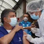 Andrés Almanzar Salazar es médico especialista en medicina interna y docencia universitaria. Es el coordinador de medicina interna y UCI-Covid de la Subred Suroccidente. Se desempeña como colaborador en la implementación y dirección médica desde el inicio de la pandemia en las 112 camas de Cuidado Intensivo Covid que la Subred Suroccidente oferta.