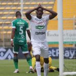 Mender García de Once Caldas durante partido por la fecha 8 entre La Equidad y Once Caldas como parte de la Liga BetPlay DIMAYOR 2021 jugado en el estadio  Metropolitano de Techo  de Bogotá Foto: VizzorImage / Felipe Caicedo / Staf