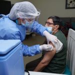 Doña Elvira de 97 fue de las primeras maores vacunadas en Bogotá