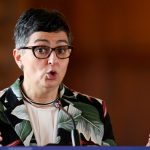 La ministra de Asuntos Exteriores de España, Arancha González, habla durante un encuentro con los medios de comunicación en el Palacio de San Carlos en Bogotá, Colombia, 26 de febrero, 2021. REUTERS/Luisa González