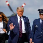 Donald Trump, acompañado de su esposa Melania Trump. REUTERS