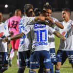 Jugadores de Millonarios celebran después de anotar el primer gol durante partido por la fecha 2 de la Liga BetPlay DIMAYOR I 2021 entre Boyacá Chicó F.C. y Millonarios F.C: jugado en el estadio La Independencia de Tunja Foto VizzorImage / Macgiver Baron / Cont
