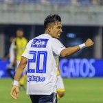 Jugadores del Millonarios celebran después de anotar el primer gol durante partido por la fecha 11 como parte de la Liga BetPlay DIMAYOR I 2021 entre Alianza Petrolera y Millonarios F.C. jugado en el estadio Daniel Villa Zapata de la ciudad de Barrancabermeja. Foto VizzorImage / Jose Martinez / Cont