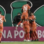 Adrián Ramos del América celebra después de anotar el primer gol de su equipo durante partido entre Deportivo Cali y América de Cali por la fecha 12 de la Liga BetPlay DIMAYOR I 2021 jugado en el estadio Deportivo Cali de Palmira. Foto VizzorImage / Gabriel Aponte / Staff