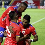 Miguel Camargo de Deportivo Pasto, celebra con sus compañeros de equipo después de anotar el gol durante partido de la fecha 12 entre Deportivo Pasto y Alianza Petrolera por la Liga BetPlay DIMAYOR I 2021 jugado en el estadio Departamental Libertad de Pasto Foto VizzorImage / Leonardo Castro / Cont.