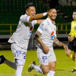 Fernando Uribe de Millonarios celebra después de anotar el primer gol de su equipo durante partido por la fecha 12 de la Liga BetPlay DIMAYOR I 2021 entre Patriotas Boyacá F.C. y Millonarios F.C. jugado en el estadio La Independencia de Tunja Foto VizzorImage / Edward Leguizamon / Cont