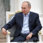 El presidente ruso Vladimir Putin asiste a una reunión con participantes de la campaña nacional de voluntarios We Are Together en el Kremlin en Moscú, Rusia Sputnik/Alexei Druzhinin/Kremlin via REUTERS.