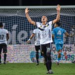 Jugadores de Águilas celebran después de anotar el segundo gol de su equipo durante el partido por la fecha 13 Liga BetPlay DIMAYOR I 2021 entre Jaguares de Córdoba F.C. Águilas Doradas Rionegro jugado en el estadio Jaraguay de Montería. Foto VizzorImage / Andres Felipe Lopez / Cont