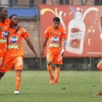 Jader Maza del Envigado celebra después de anotar el gol de su equipo durante partido por la fecha 13 entre Envigado y el Independiente Santa Fe como parte de la Liga BetPlay DIMAYOR 2021 jugado en el estadio Polideportivo Sur de Envigado. Foto VizzorImage / Juan Augusto Cardona / Contribuidor