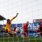 Caglar Soyuncu anota el segundo gol en la victoria 3-0 de Turquía sobre Noruega, en el partido por el Grupo G de la eliminatoria europea al Mundial de Qatar, en el Estadio La Rosaleda, en Málaga, España - Marzo 27, 2021 REUTERS/Jon Nazca